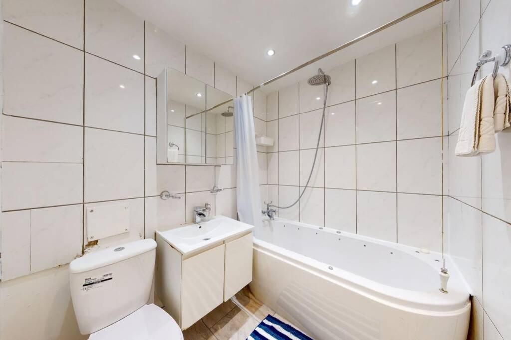 Super 2 Bed House With Privategarden London Luaran gambar