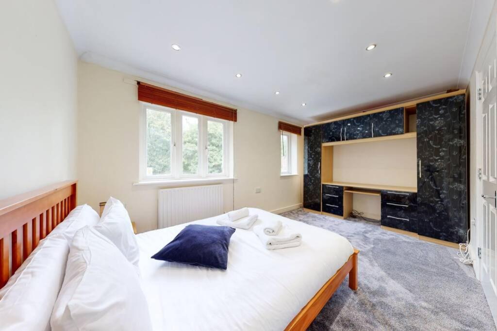 Super 2 Bed House With Privategarden London Luaran gambar