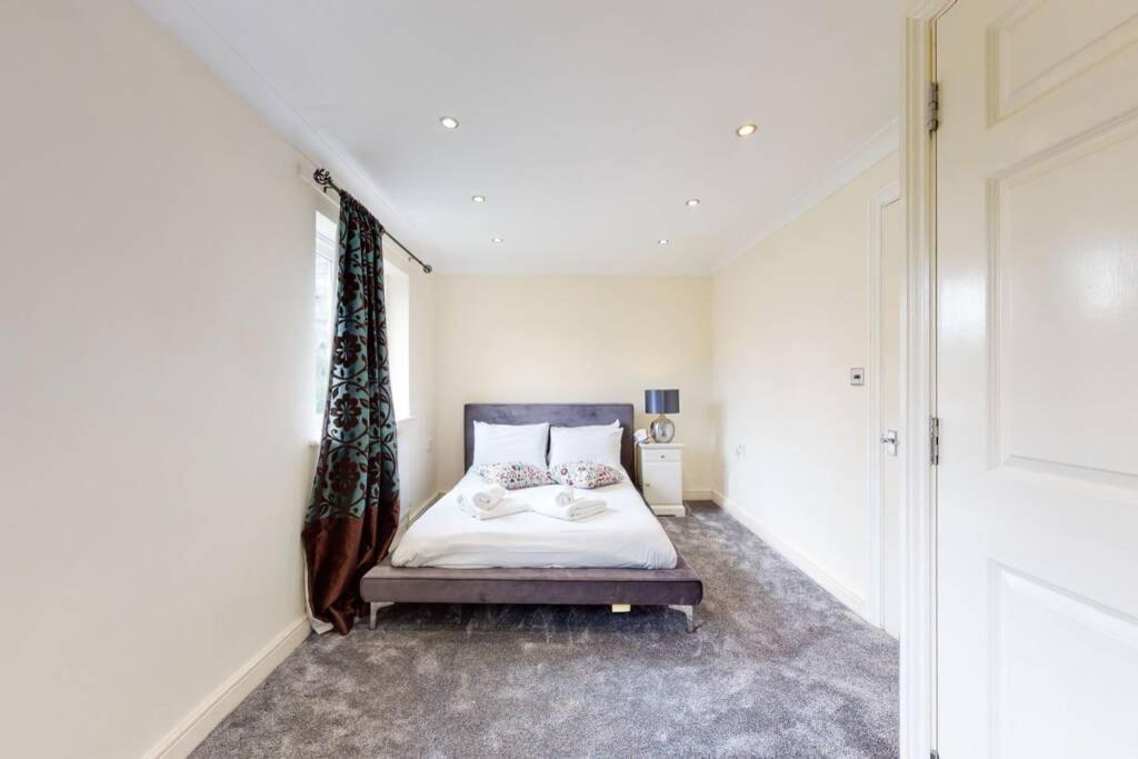 Super 2 Bed House With Privategarden London Luaran gambar