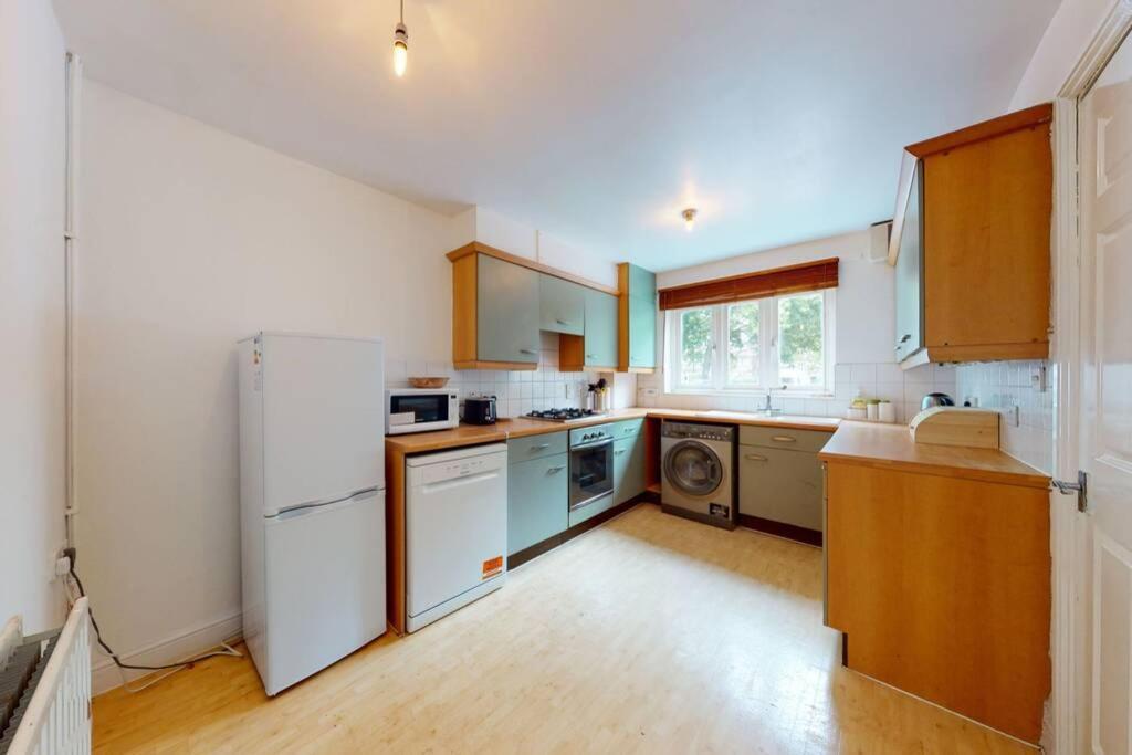 Super 2 Bed House With Privategarden London Luaran gambar