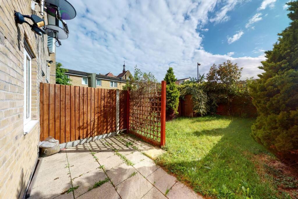 Super 2 Bed House With Privategarden London Luaran gambar